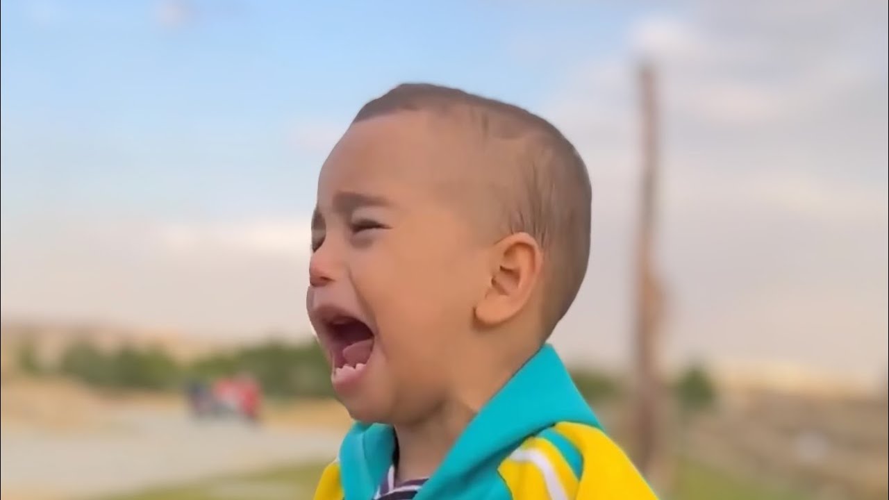 الطفل الحزين 😢