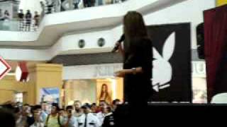 Gaby Ramirez En La Firma De Autografo De Mexico En Plaza De Las America