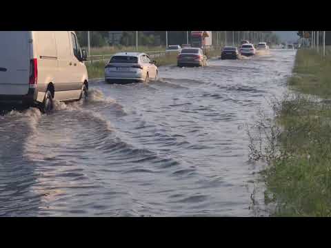 Ulica Krakowska w Kielcach zalana po burzy 30.06.2022