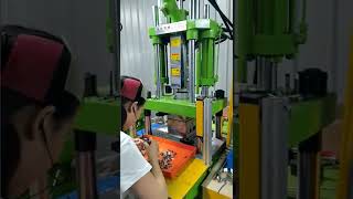 Vertical type injection molding machine 2