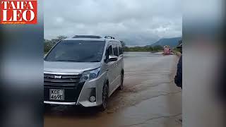 Maji ya mafuriko yatatiza usafiri katika barabara kuu ya Mombasa-Nairobi Maji ya mafuriko yatatiza usafiri katika barabara kuu ya Mombasa-Nairobi