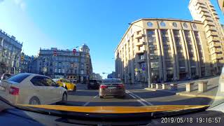Таксист и пассажирка с собачкой: учим ПДД Таксист и пассажирка с собачкой: учим ПДД