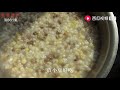 东北胖小：东北大铁锅蒸的玉米碴子  干白菜蘸鸡蛋酱  我都吃撑了