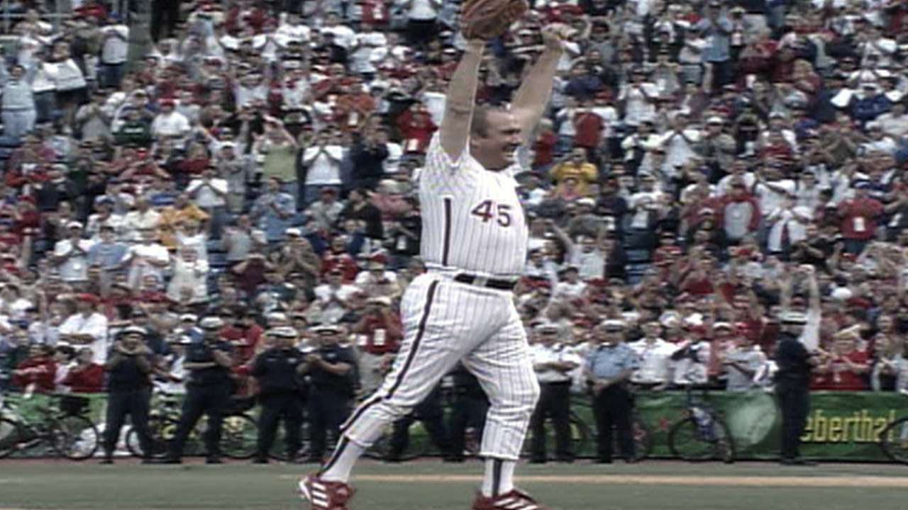 Tug McGraw takes part in Veterans Stadium finale 