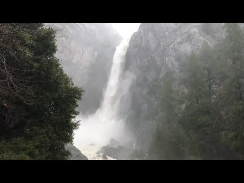 Vidéo: Effondrement à Yosemite