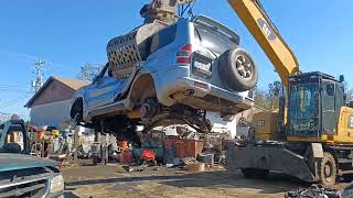 it's sad to see this nice Mitsubishi Montero get crushed no so sad for the Ford's by trucks do it your self 1,296 views 6 months ago 10 minutes, 40 seconds
