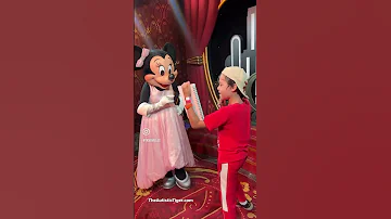 10yo Autistic Savant Draws Minnie Mouse LIVE At DHS Disney 10M Views On IG 