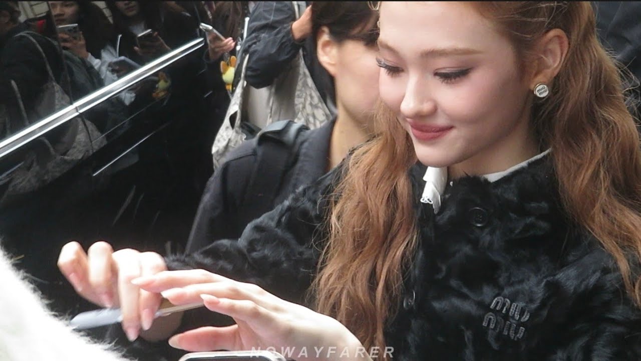 ELLA 엘라 of MEOVV 미야오 signing for fans at her hotel in Paris after Miu Miu Show October 6 2026 251006