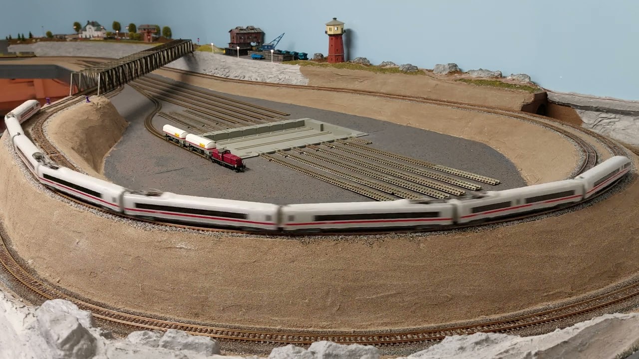 Arnhegen III (23): Trains running on the lay-out