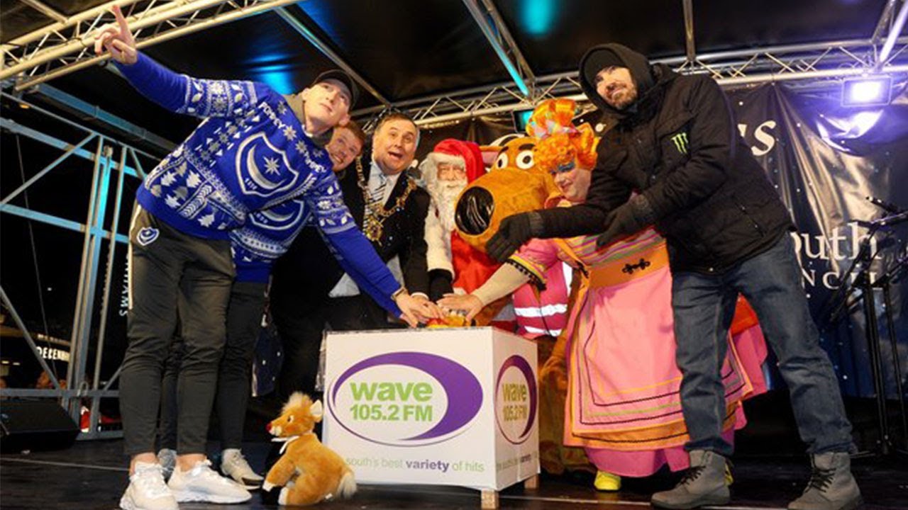 CHRISTMAS MARKET AND LIGHT SWITCH ON PORTSMOUTH YouTube