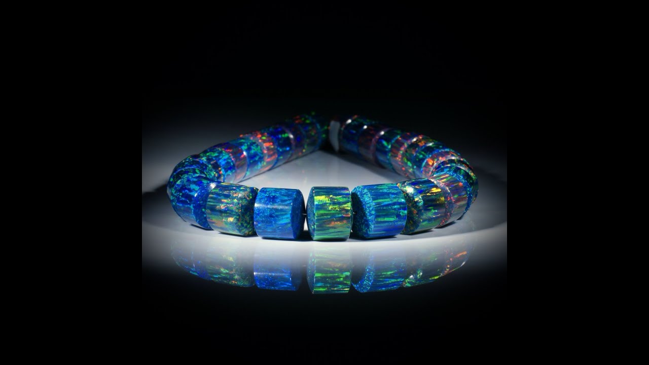 Collier aus synthetischem Opal