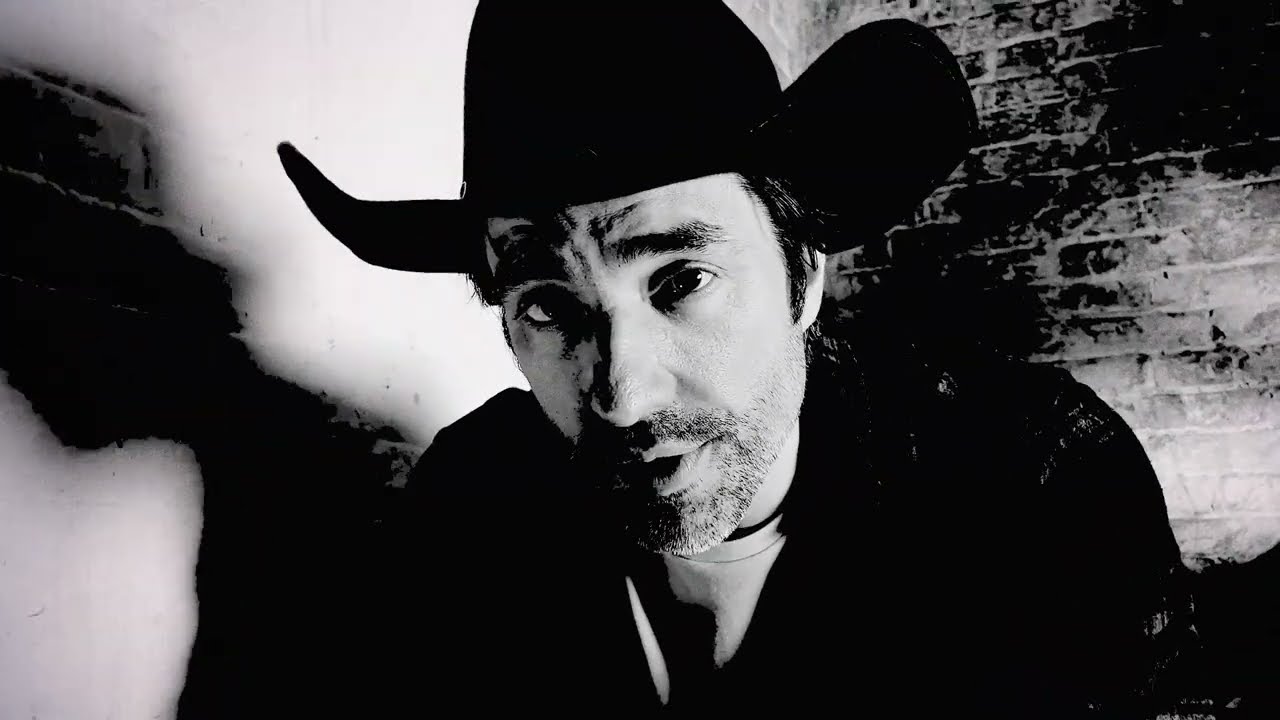 Guarda Tryin' (Official Video) su YouTube Guarda Tryin' (Official Video) su YouTube