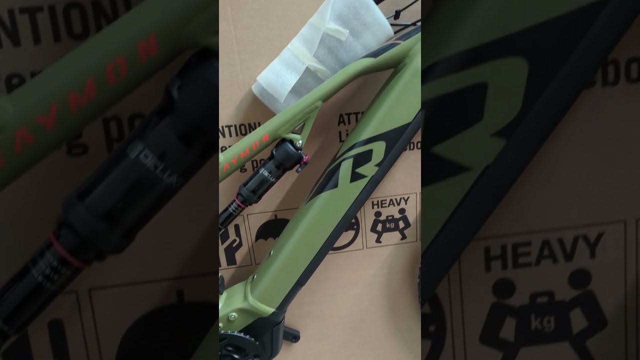 Check out the NEW Raymon FullRay 150 9.0 Electric Mountain Armor Green😍