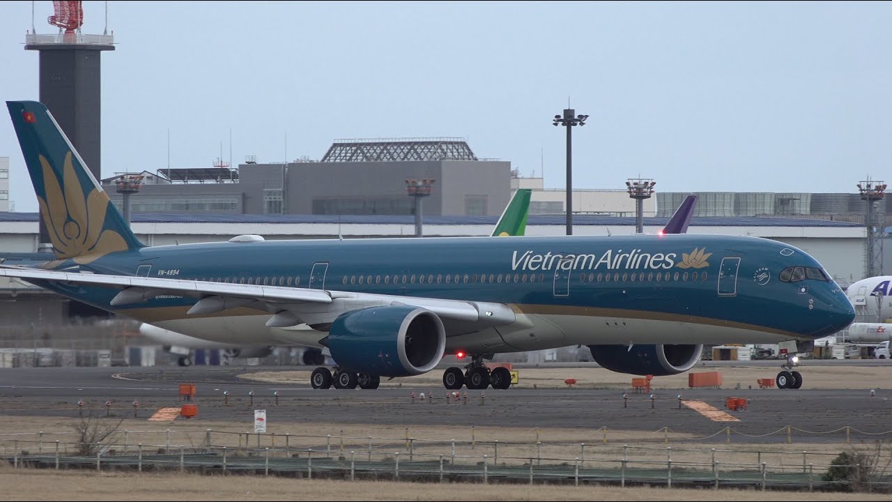 Vietnam Airlines Airbus A350-900 VN-A894 Takeoff from NRT 16R