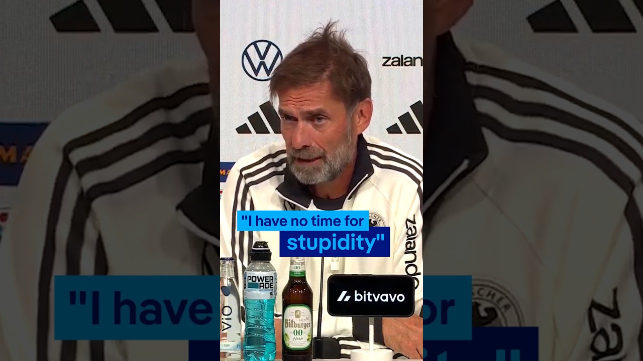 Klopp speaks out against racist abuse online | DW News