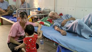 Single mother, with her daughter, took care of the old man who was sick and had to be hospitalized