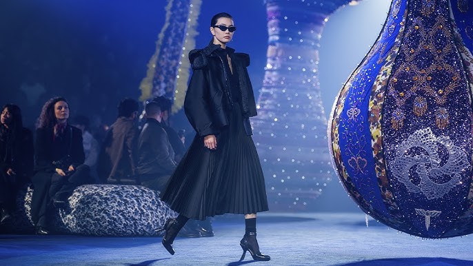 Louis Vuitton Automne Hiver 2023-2024 - RUNWAY MAGAZINE ® Officiel