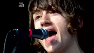 Arctic Monkeys - Fake Tales of San Fransisco (T In The Park 2006) Resimi