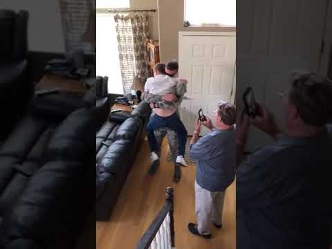 Solider Surprises Little Brother Brother With Homecoming - 993413