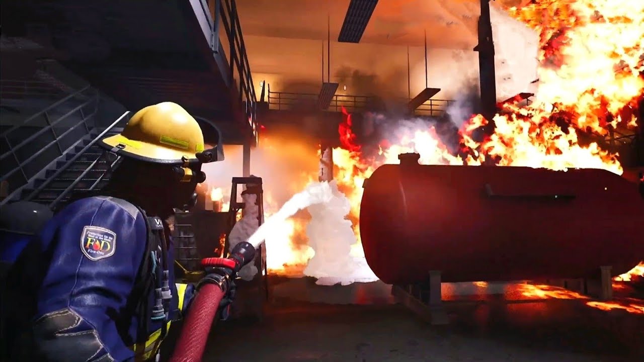 Of all the places that could be on fire in Firefighting Simulator: Ignite | PS5 4K