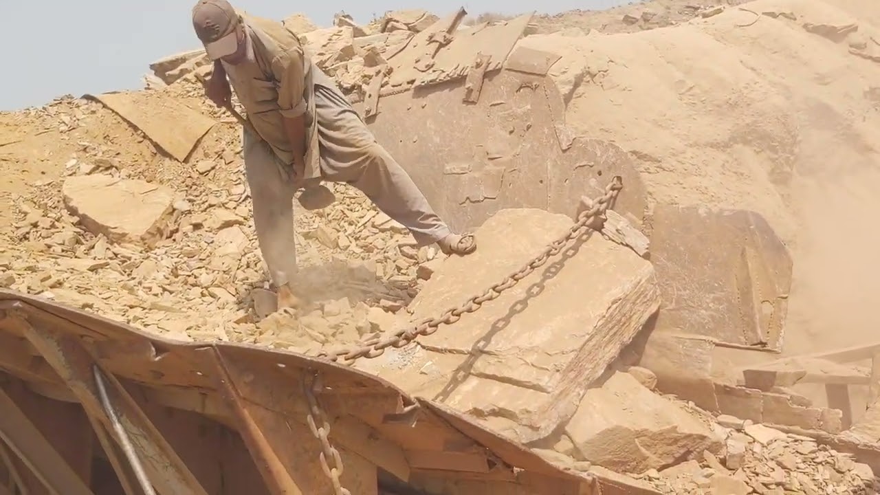 How Do big Rock stone Crushers Work with Full Power very hard rock
