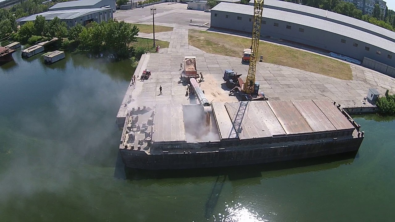 Elita Dnipra Loading wheat bran 2