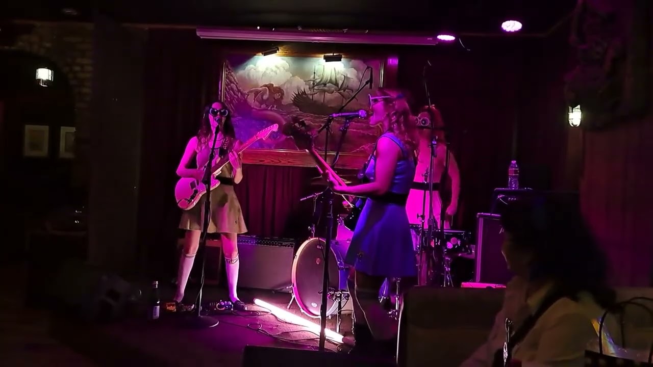 The Blushes @redwoodbarla 10.11.22 (Live)