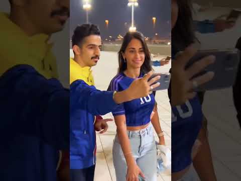 زوجة ميسي تتصور مع الجماهير الأرجنتينية