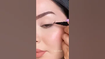 طريقة رسم ايلاينر 