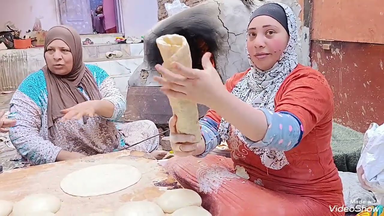 عملنا عيش بلدي في البيت للسحور 😍 ريحة السمنة البلدي مالية المكان وأحلى لمة رمضانية