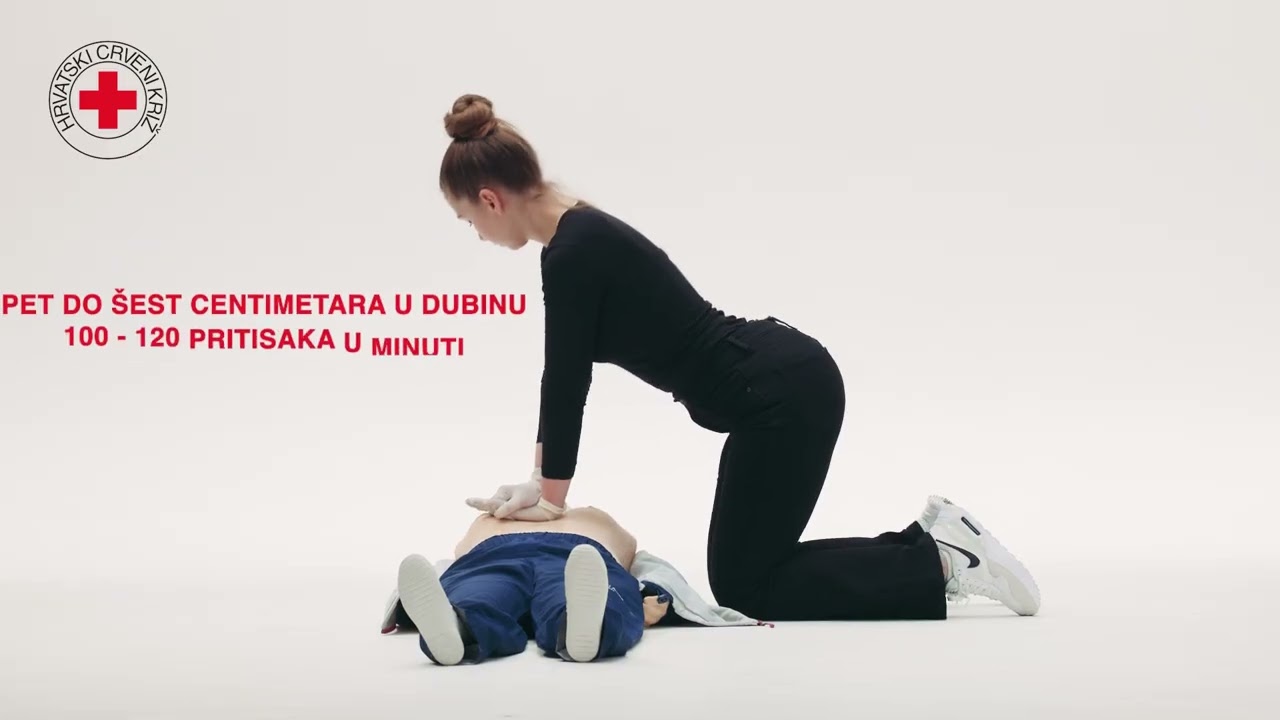 Oživljavanje odrasle osobe uz pomoć AVD-a | Prva pomoć – Hrvatski Crveni križ