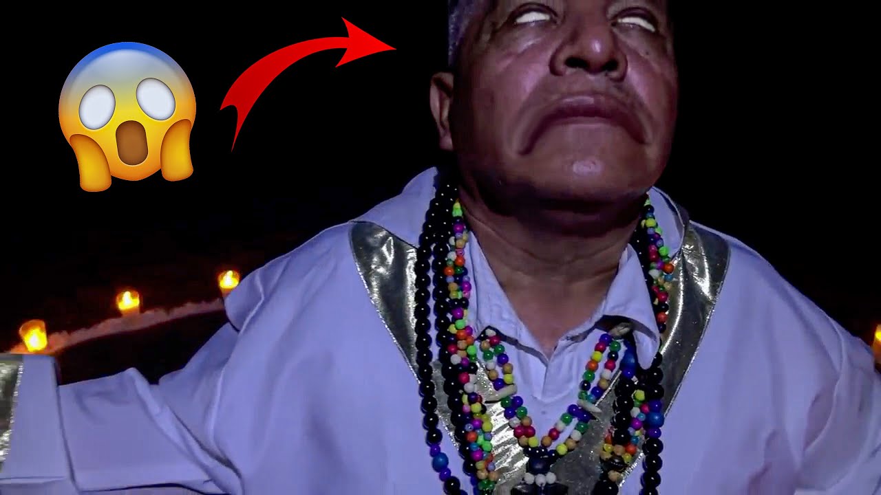 الساحر الذي فتح اكبر مدرسه لتعليم السحر يصور فيديو اثناء تحضير الجن!!