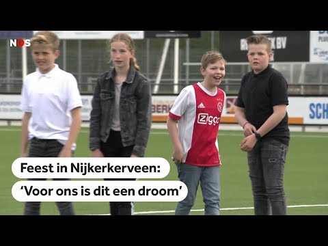 AJAX: In het dorp van Donny van de Beek zijn ze vol van succes Ajax