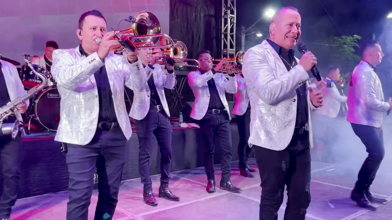 Live Completo - la Banda Que Manda - 15 de septiembre 2025 - Martínez De La Torre