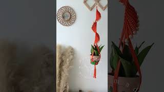 Spinning into autumn with this mesmerizing spiral macrame plant hanger with lovely beads!