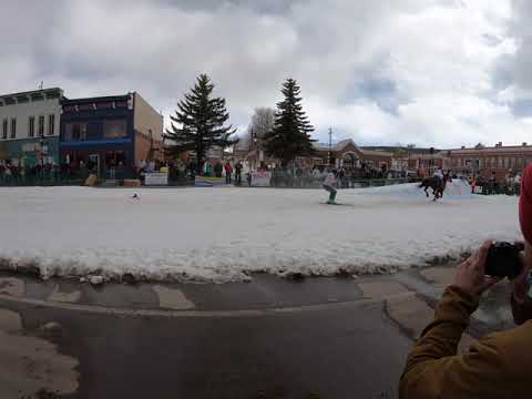 Videó: Skijoring: A Sífutás és A Kutyaszán Kombinációja