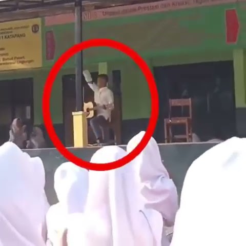 anak sma nyanyi lagu kocak di depan para temannya😂