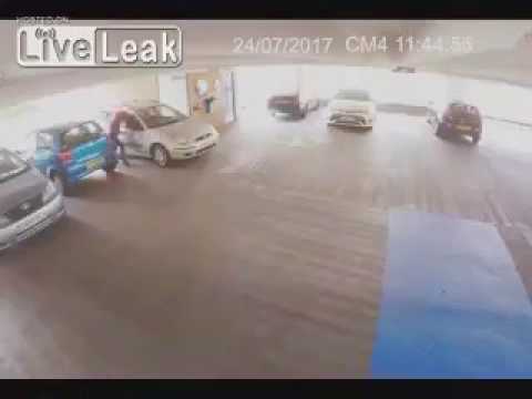 MADRIZA. POR ROBAR CARRO/CAR JACKER GETS INSTANT KARMA