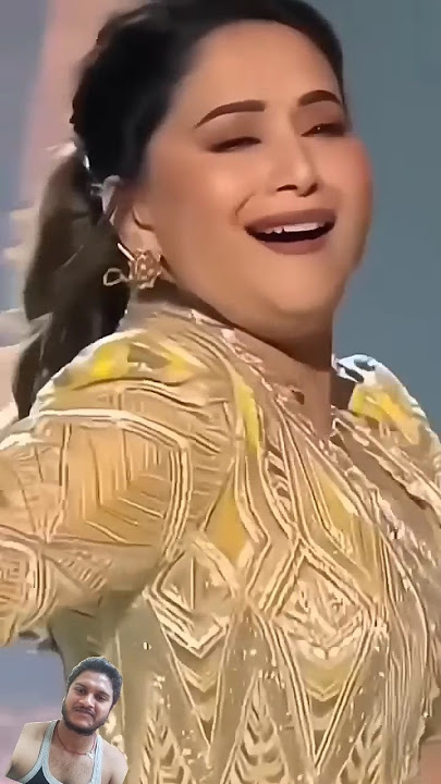 best dance of Madhuri n Karishma ❤️ status #love #ehatsappstatus #90severgreen #90sromanticsongs
