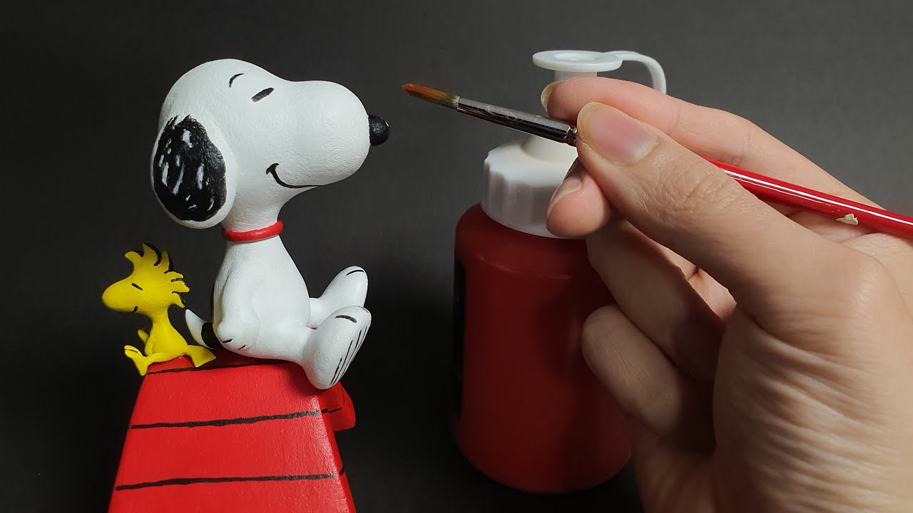 Sculpting Snoopy | Peanuts