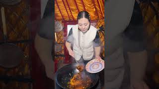 My younger brother is here. He wants to eat mutton offal noodles. Arrange it for him My yo