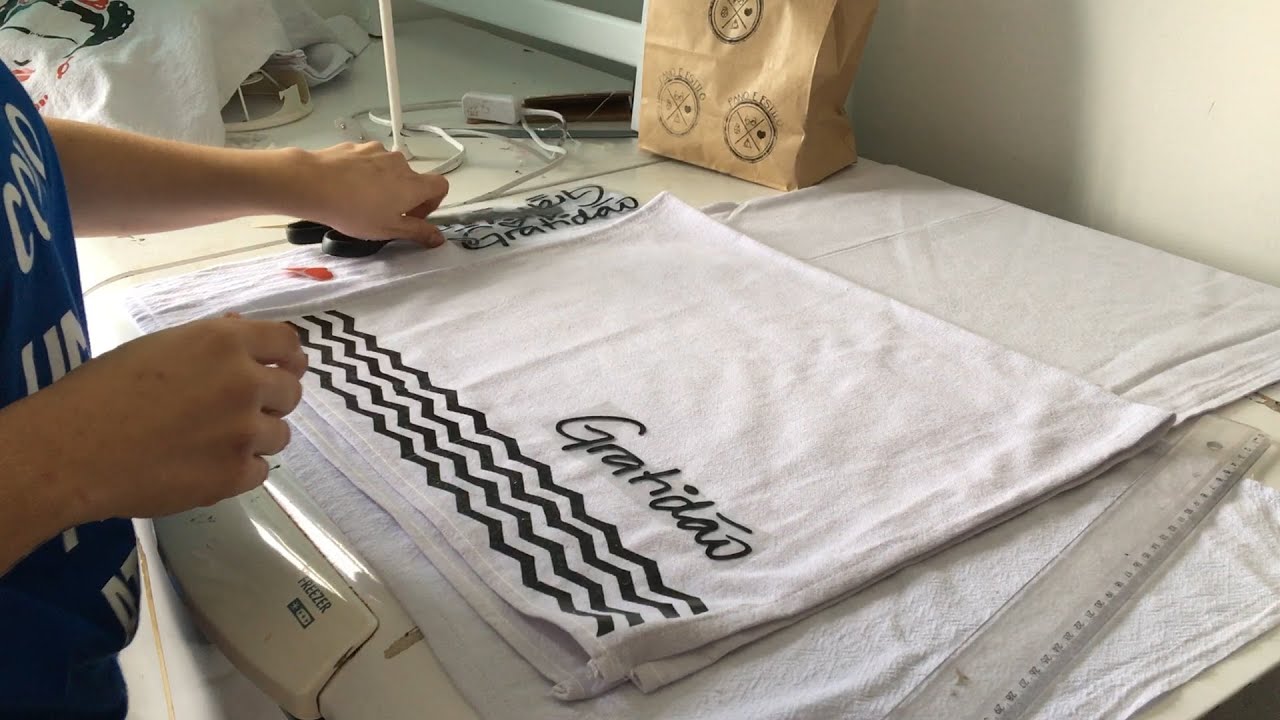 Empreendedora cria loja de panos de prato personalizados