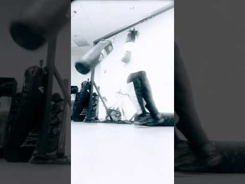 Heavy bag Training #anime #boxing #boxingskills #miketyson #chrisbrown #mma #shorts #motivation