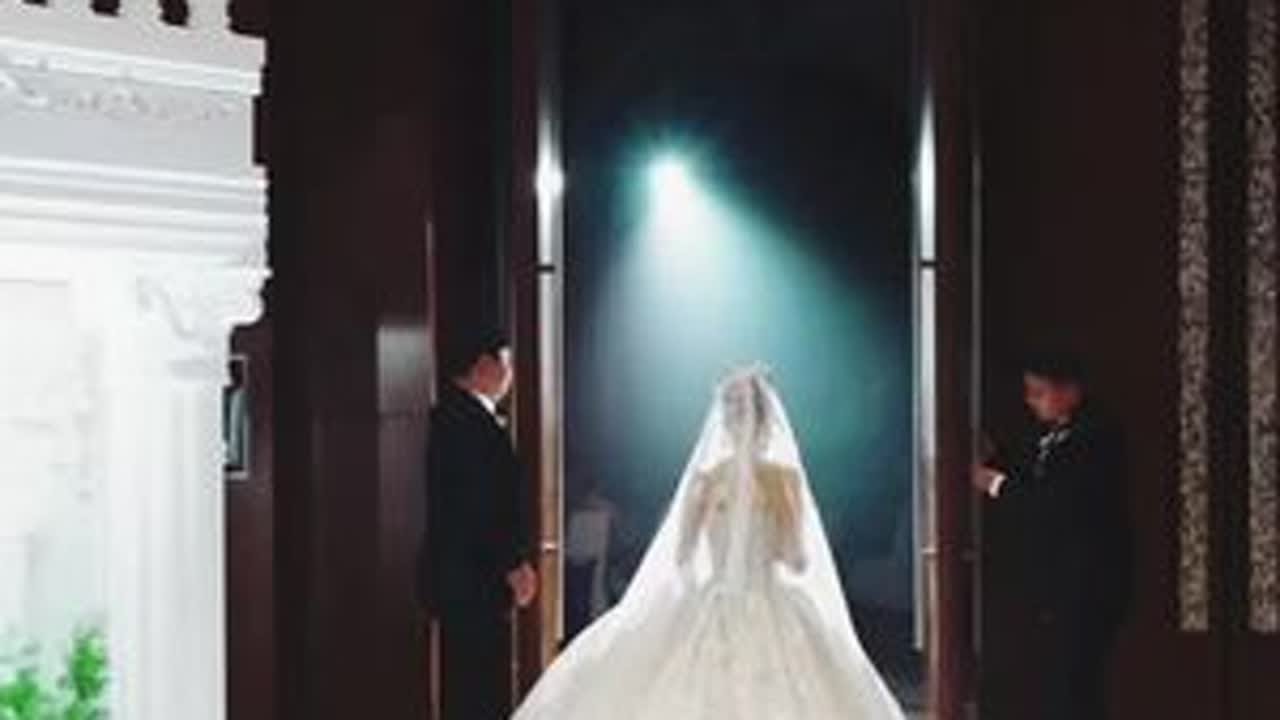 自编自唱的新郎