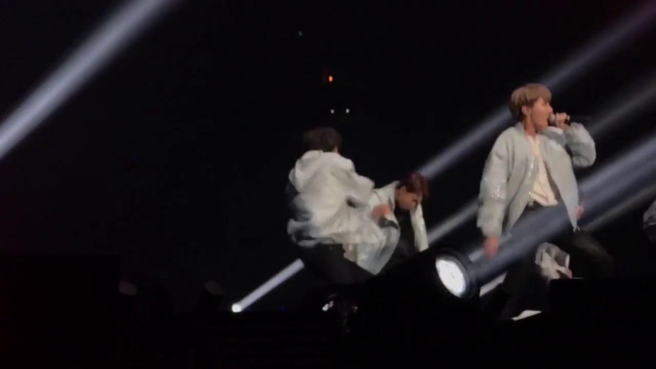 [170401] BTS The Wings Tour in Anaheim - Dope Fancam - YouTube