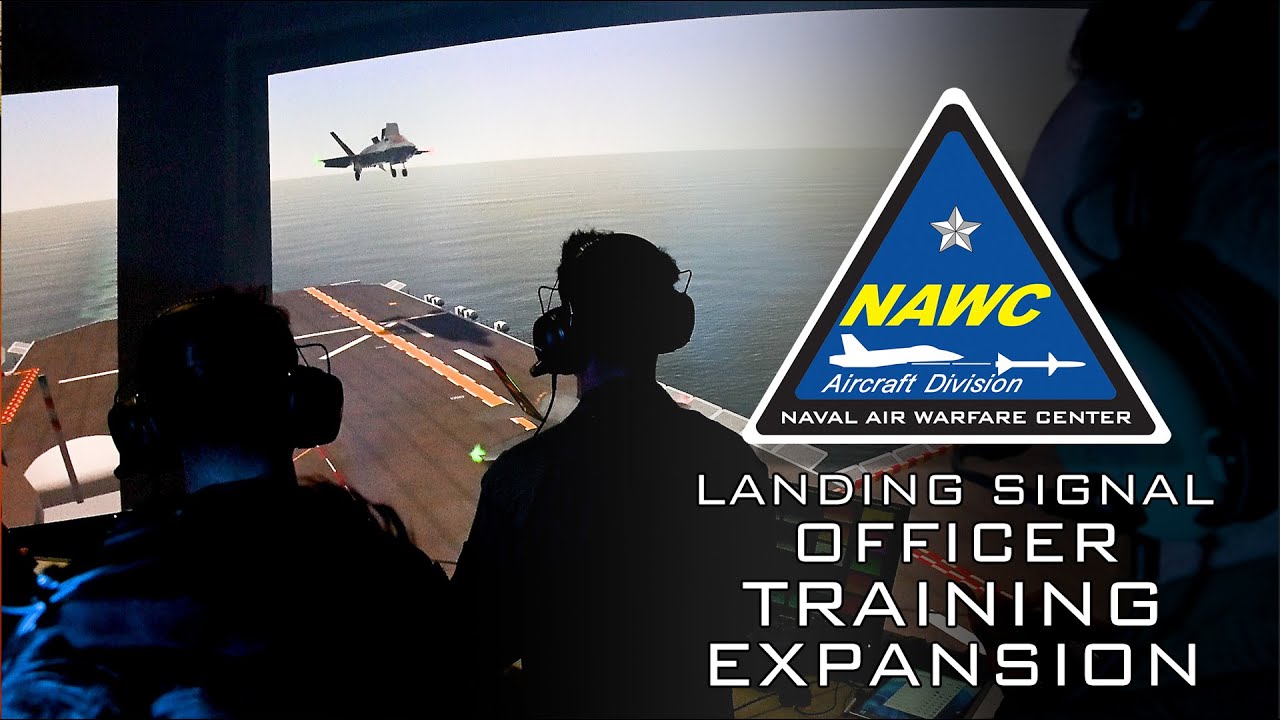 Программа подготовки офицеров по управлению посадочными сигналами расширяется на международный ур...