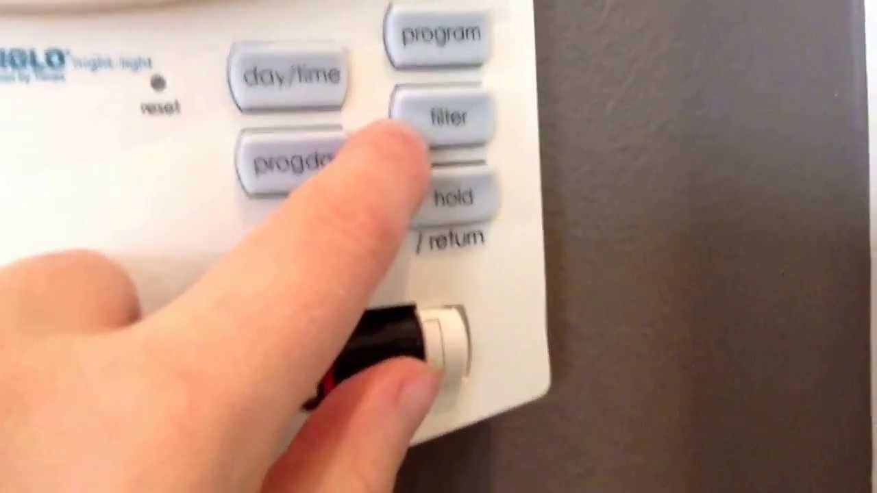 Review of a HUNTER thermostat - YouTube