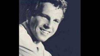 Bobby Vinton - Traces of love chords