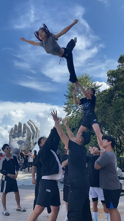 Tập dượt cho show diễn tại Bà Nà Hills #vietnam #sunworld #banahills #danang #cheerleading #abs