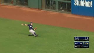 MIL@SF: Perez saves extra bases with sliding grab